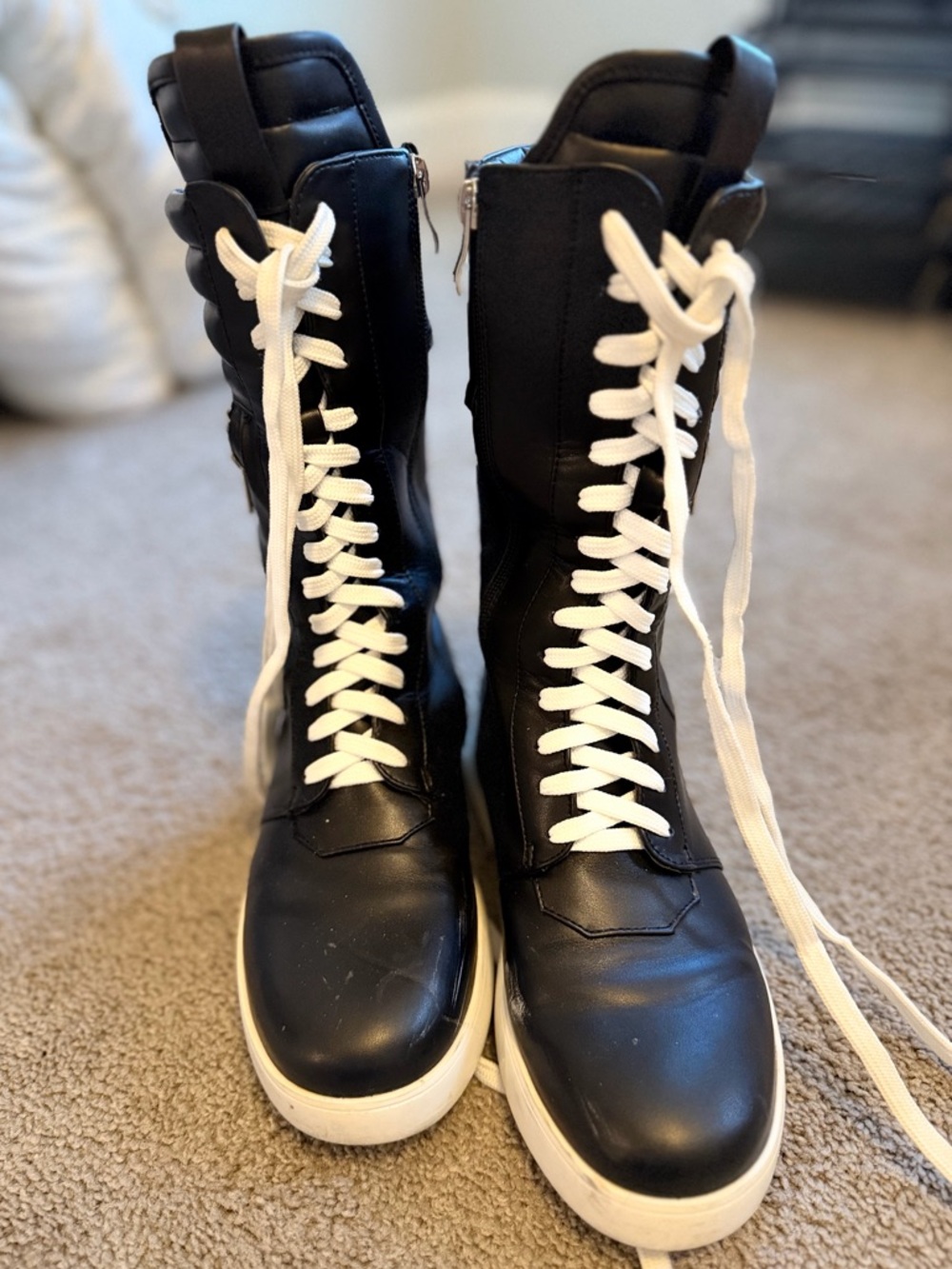 Azalea Wang Tony sneaker boot zippers and laces black and white size 7